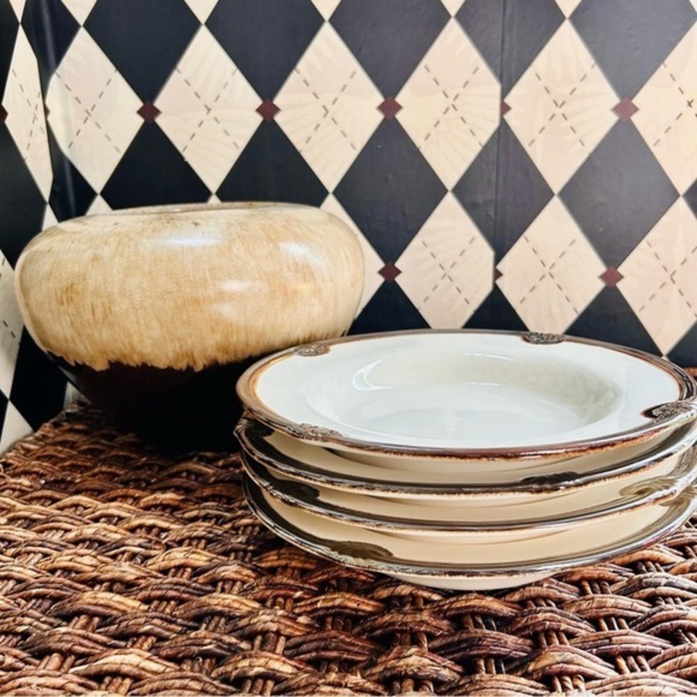 Set (4) Embossed Shell Rim Discontinued Ceramic Plate Bowls - Picture 13 of 17